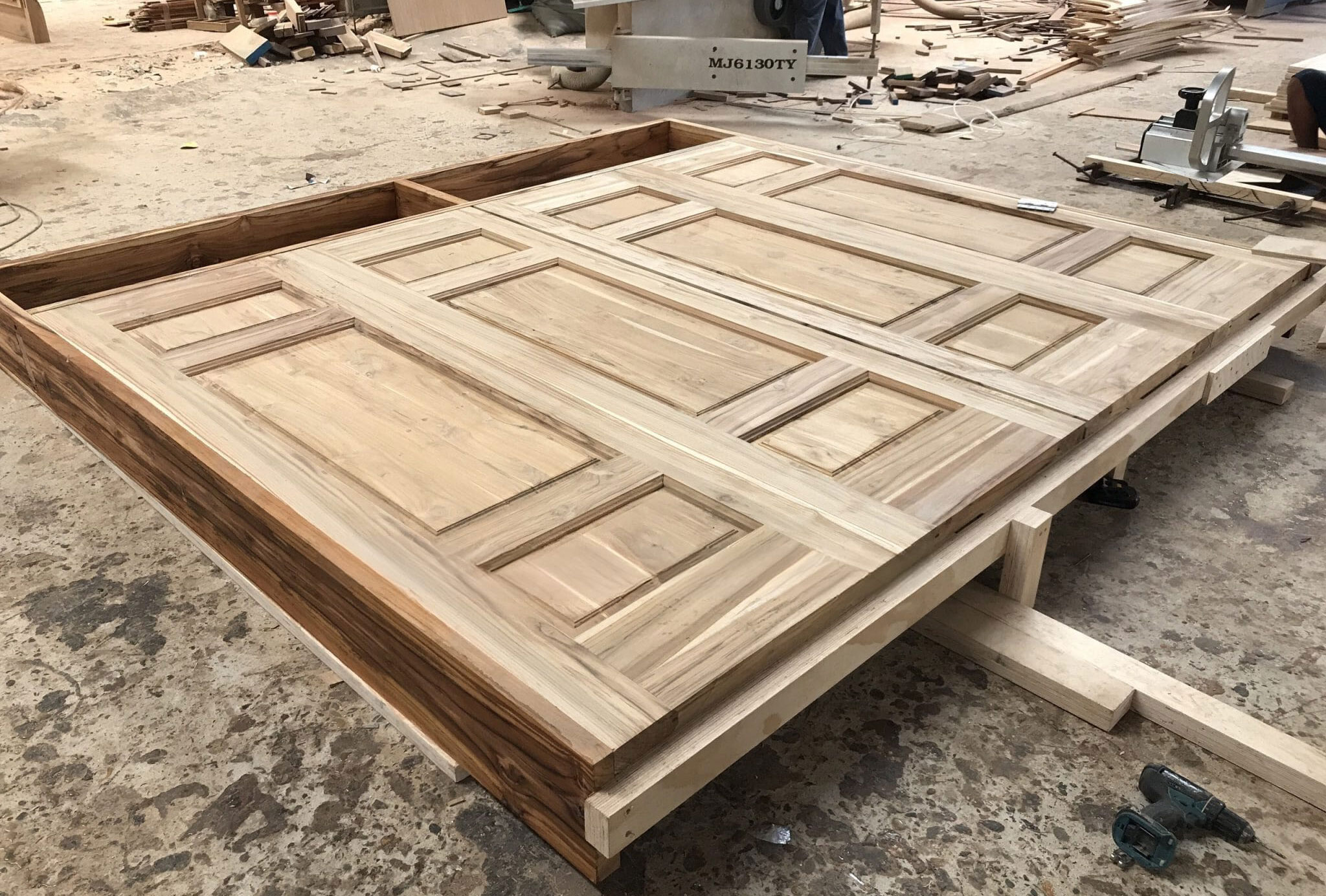 Sản xuất cửa gỗ tự nhiên